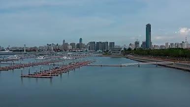 海边码头滨海城市海口游艇帆船基地晴天航拍视频的预览图